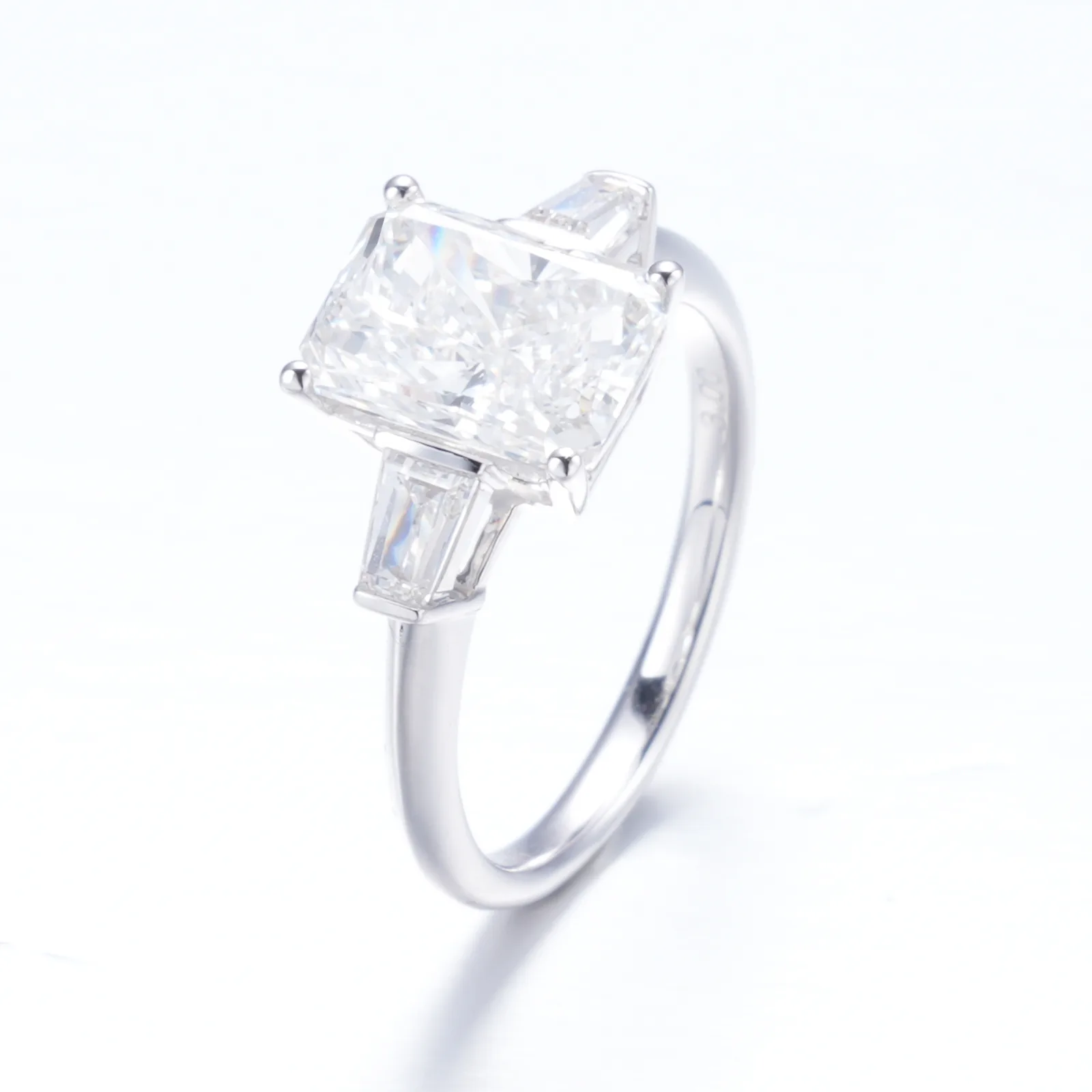 bf103a64f53c41a980eb3159d91820f7 18K Lab-Grown Diamond Ring - Image 1